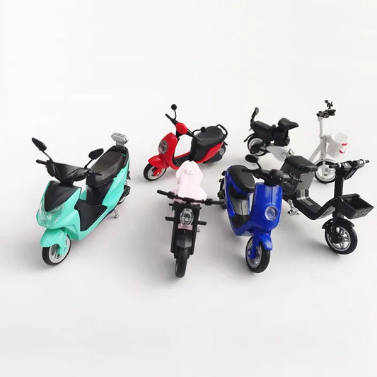 1pcs 4D 1/24 Mini Classic Electric Vehicle Plastic Assembled Model DIY Decorative Ornaments Motorcycle Model Toys for Child Gift