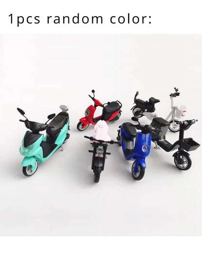 1pcs 4D 1/24 Mini Classic Electric Vehicle Plastic Assembled Model DIY Decorative Ornaments Motorcycle Model Toys for Child Gift